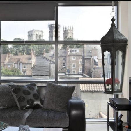 Churchill Two Bedroom Apartments With Free Parking And The Minster View ยอร์ค ภายนอก รูปภาพ