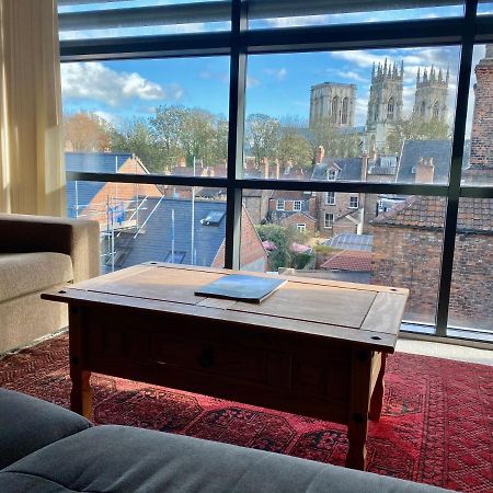 Churchill Two Bedroom Apartments With Free Parking And The Minster View ยอร์ค ภายนอก รูปภาพ