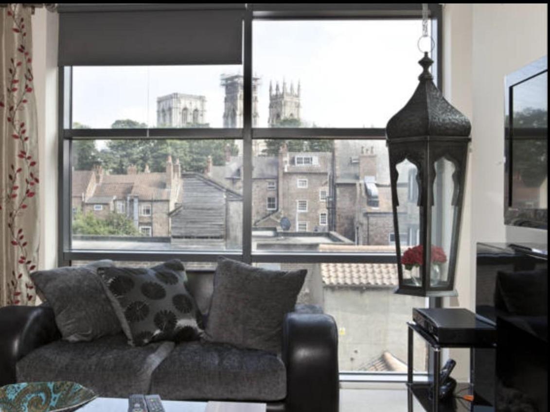 Churchill Two Bedroom Apartments With Free Parking And The Minster View ยอร์ค ภายนอก รูปภาพ