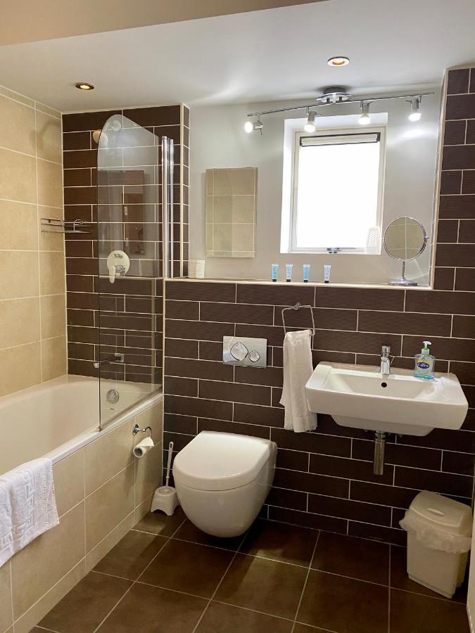 Churchill Two Bedroom Apartments With Free Parking And The Minster View ยอร์ค ภายนอก รูปภาพ