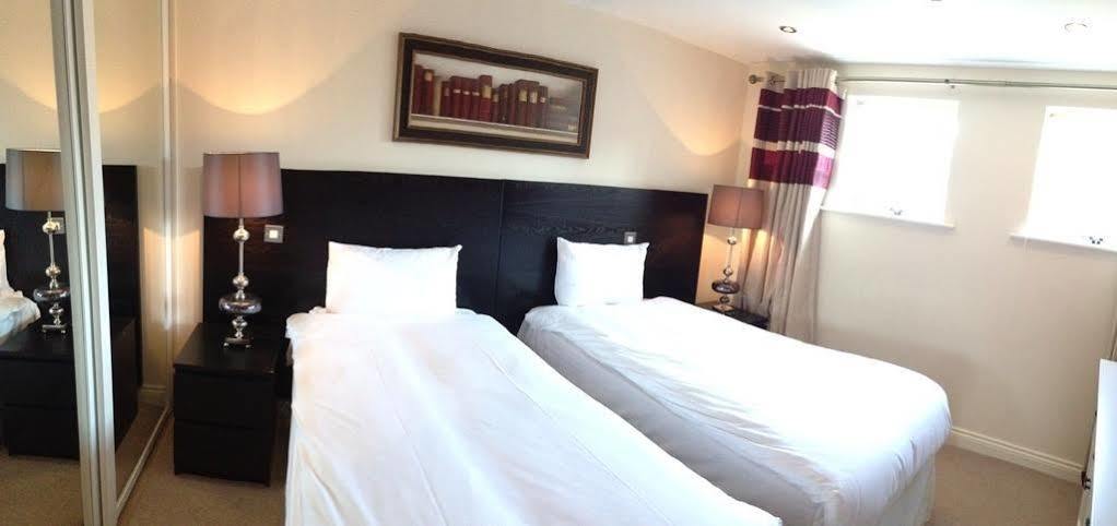 Churchill Two Bedroom Apartments With Free Parking And The Minster View ยอร์ค ภายนอก รูปภาพ